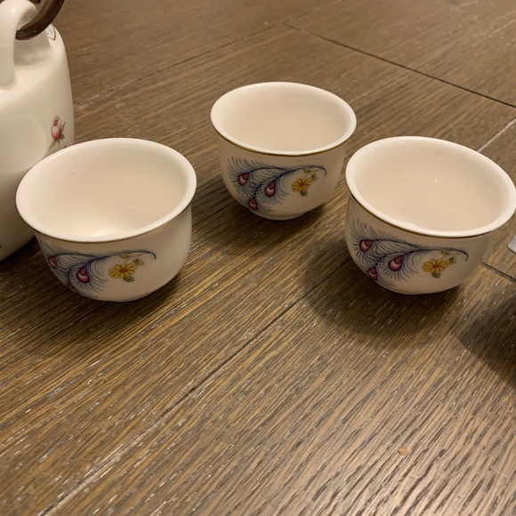 Vintage Snow Bone China Teapot with 6 cups - Picture 5 of 14